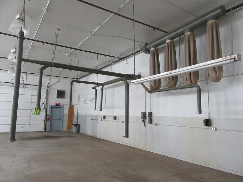 More Photos Of 3211 Atlantic Dr, Port Huron Distribution For Lease