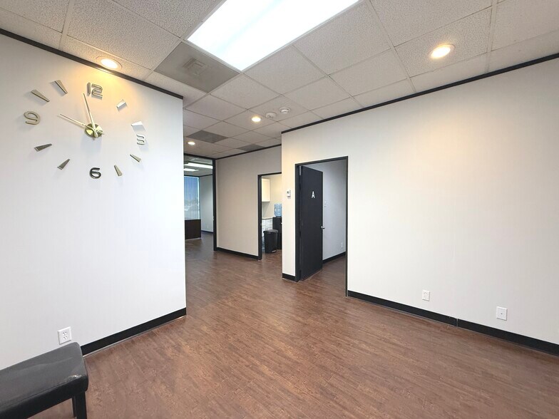 More Photos Of 6100 Corporate Dr, Houston Office For Sale
