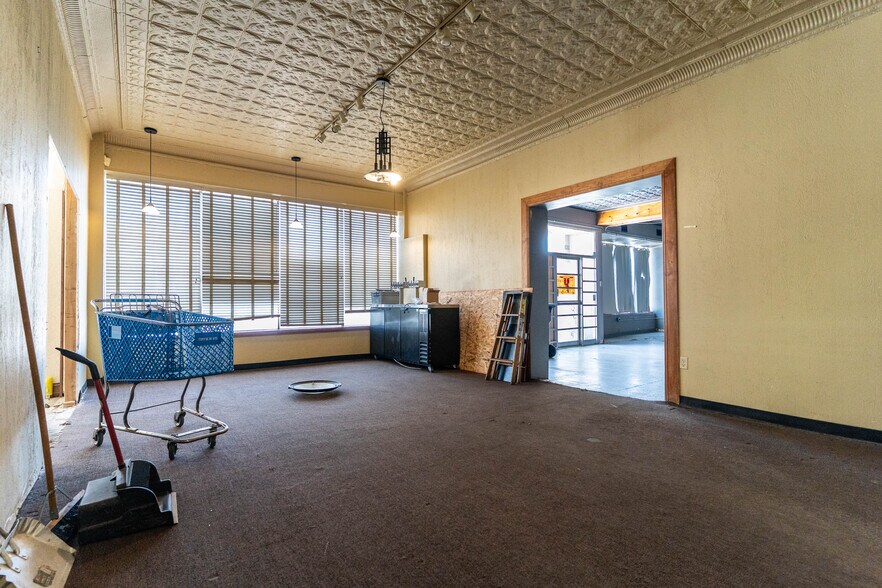 More Photos Of 3828 Broadway Blvd, Kansas City Office For Sale