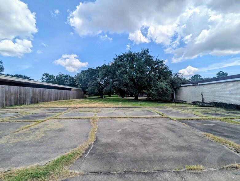 More Photos Of 3700 Doctors Dr, Port Arthur Office For Sale