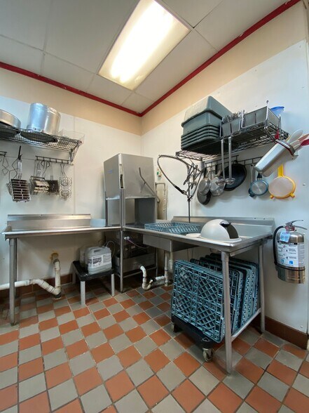 More Photos Of 427 W Pike St, Goshen Restaurant For Lease