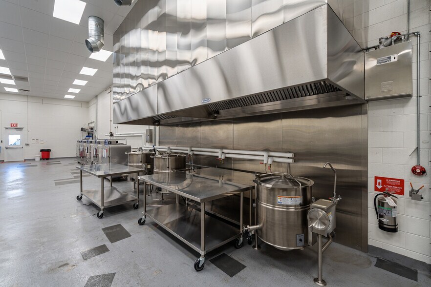 More Photos Of 710 Jefferson Ave, Ashland Light Manufacturing For Sale