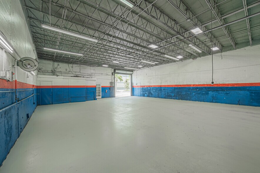 More Photos Of 809-813 NW 1st St, Fort Lauderdale Service For Lease