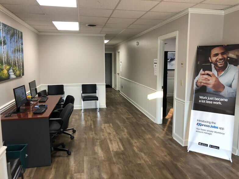 More Photos Of 111 N Trigg Ave, Gallatin Office For Sale