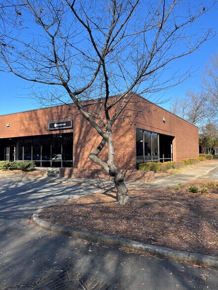 More Photos Of 9771 Southern Pine Blvd, Charlotte Flex For Lease