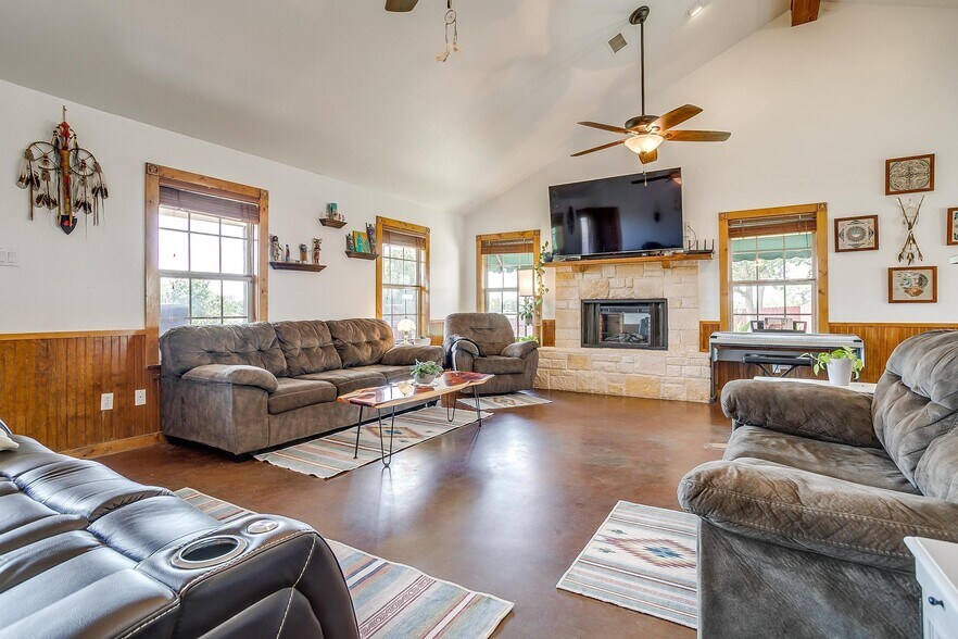 More Photos Of 6212 FM 933, Blum Warehouse For Sale