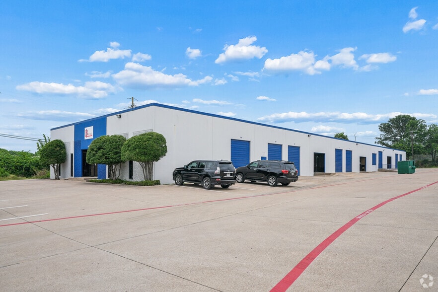 More Photos Of 2901 Suffolk Dr, Fort Worth Unknown For Lease