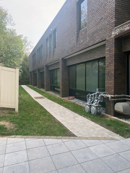 More Photos Of 503 Grasslands Rd, Valhalla Office For Lease