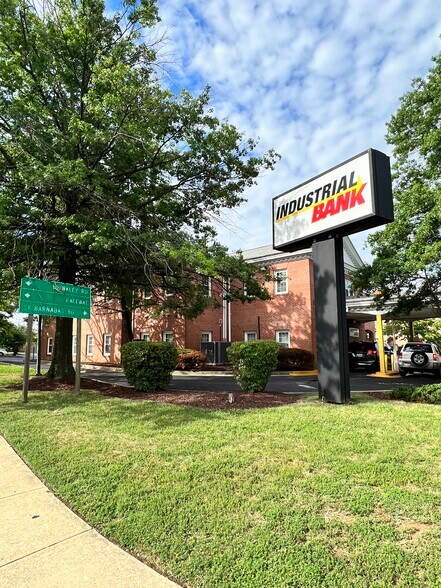 More Photos Of 1900 John Hanson Ln, Oxon Hill Bank For Sale