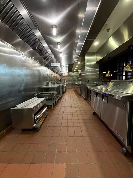 More Photos Of 800 W 6th St, Los Angeles Office For Lease