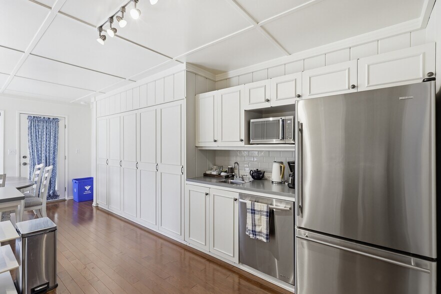 More Photos Of 7001 Savona Access Rd, Thompson-Nicola Hotel For Sale