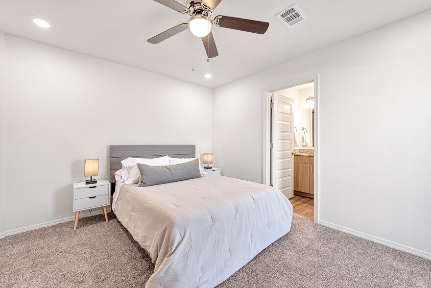 More Photos Of 1512 S Razorback Rd, Fayetteville Apartments For Sale