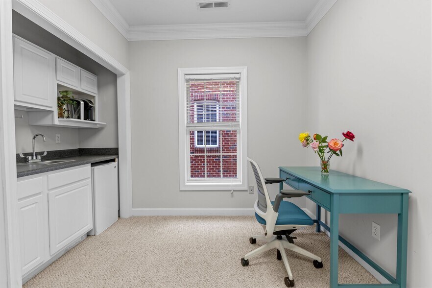 More Photos Of 6531 Creedmoor Rd, Raleigh Office For Sale