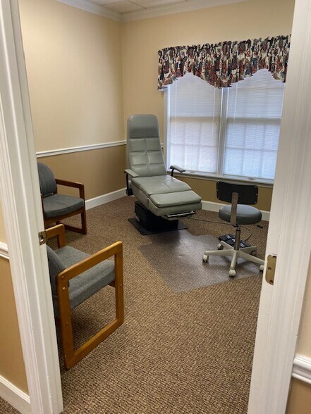 More Photos Of 659 Emory Valley Rd, Oak Ridge Office For Lease
