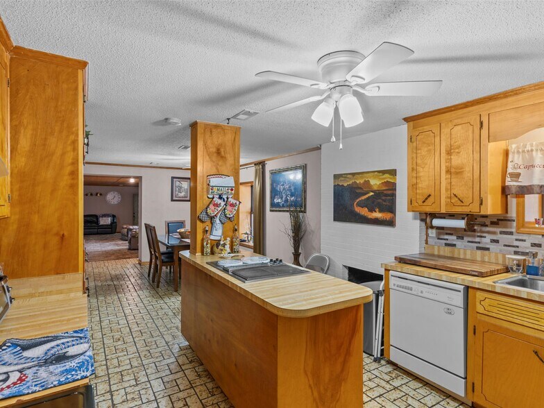 More Photos Of 901 Haven Dr, Dothan Flex For Sale