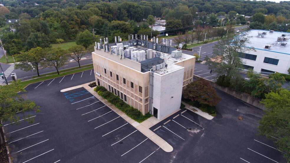 More Photos Of 996 W Jericho Tpke, Smithtown Office For Lease