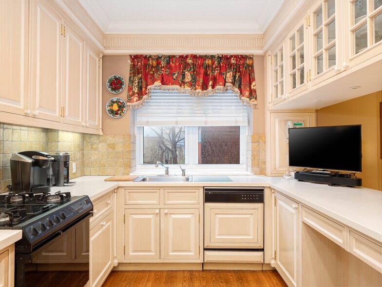 More Photos Of 875-877 Park Ave, New York Apartments For Sale