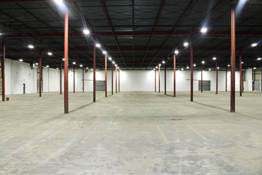 More Photos Of 3706-3710 Vulcan Dr, Nashville Distribution For Lease