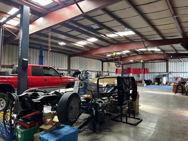 More Photos Of 301 S Betty Ave, Monahans Flex For Sale