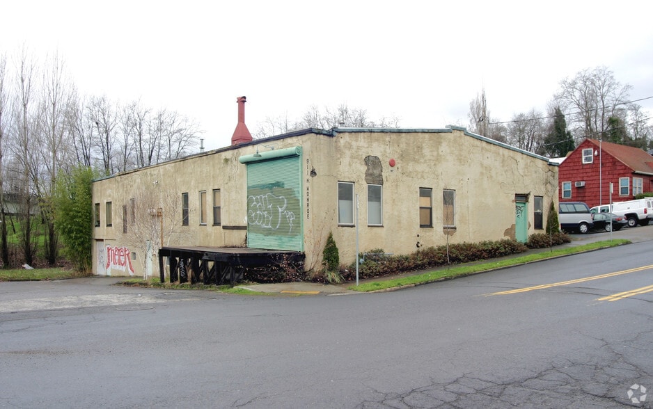 More Photos Of 911 N Monroe St, Portland Warehouse For Lease