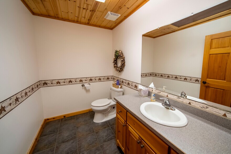 More Photos Of 24226 Lone Pine Rd, Hinckley Airport For Sale