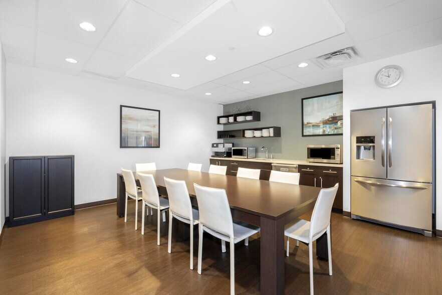 More Photos Of 500 Pl D'armes, Montréal Coworking Space