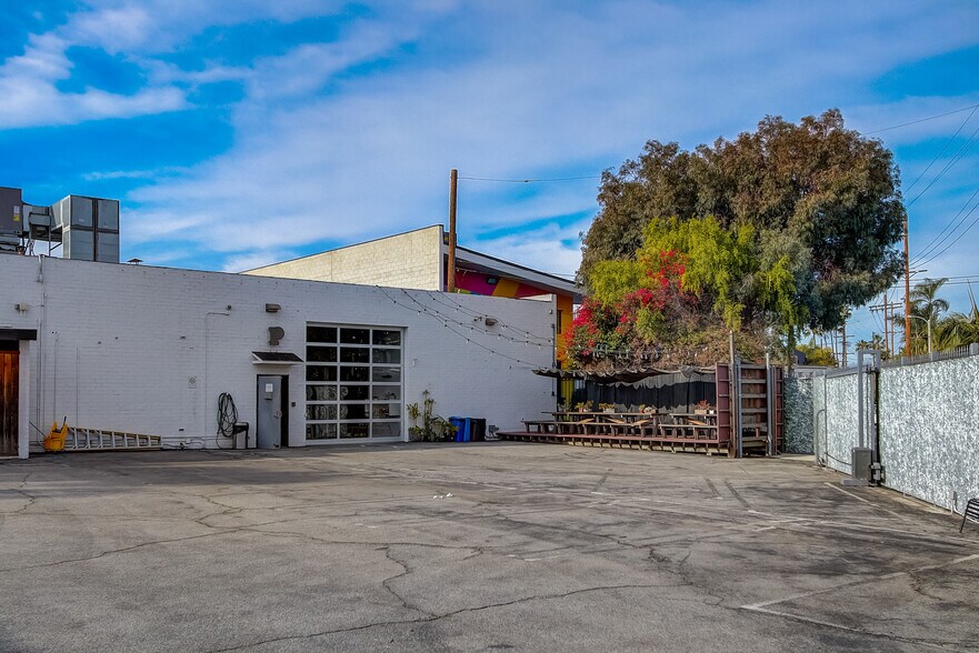 More Photos Of 589-595 N Venice Blvd, Venice Loft Creative Space For Lease