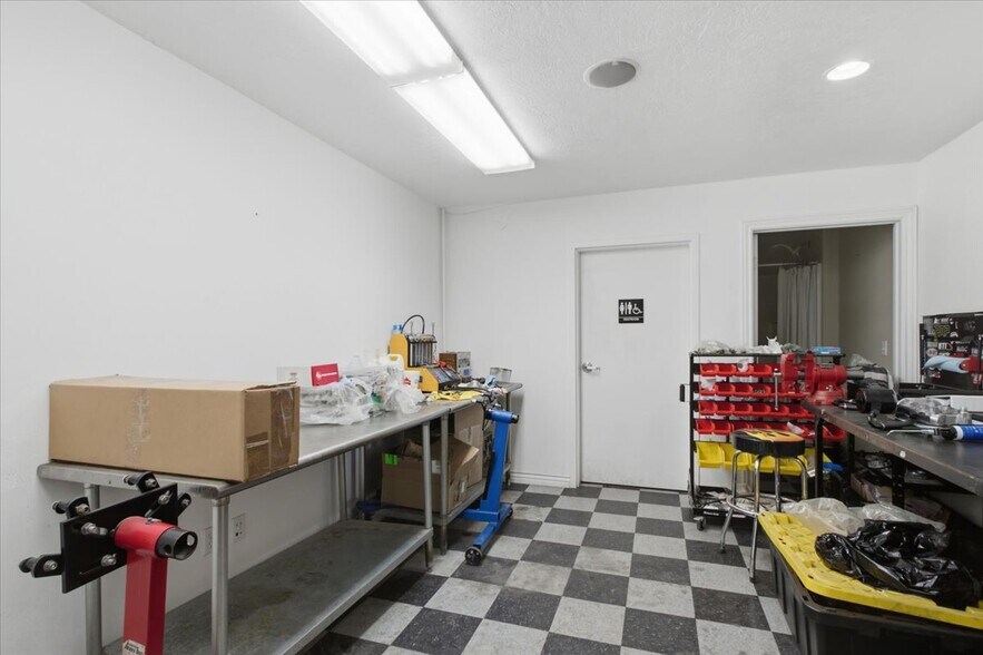More Photos Of 14860 S Concord Park Dr, Bluffdale Light Distribution For Sale