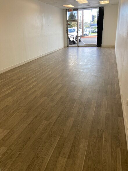 Primary Photo Of 7816-7834 Balboa Blvd, Van Nuys Unknown For Lease