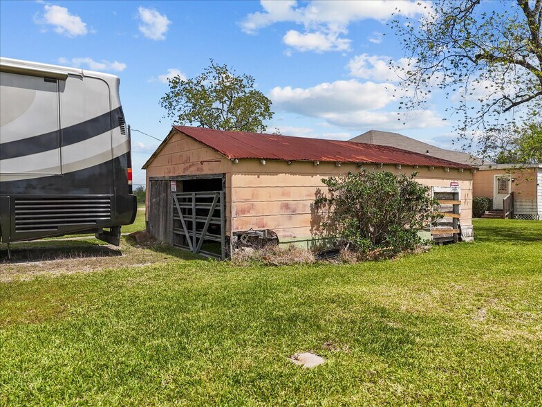 More Photos Of 11703 FM 1764 Rd, Santa Fe Specialty For Sale