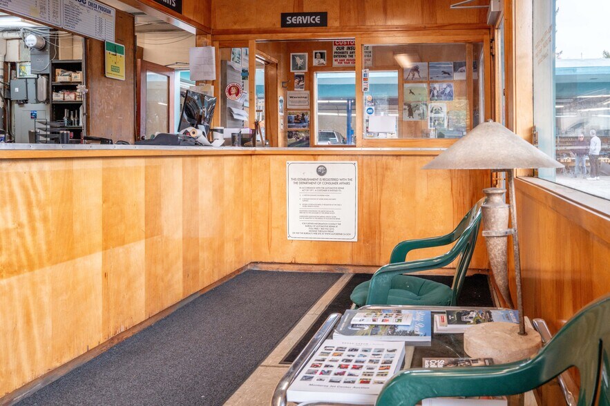 More Photos Of 1714 4th St, San Rafael Storefront Retail Residential For Sale