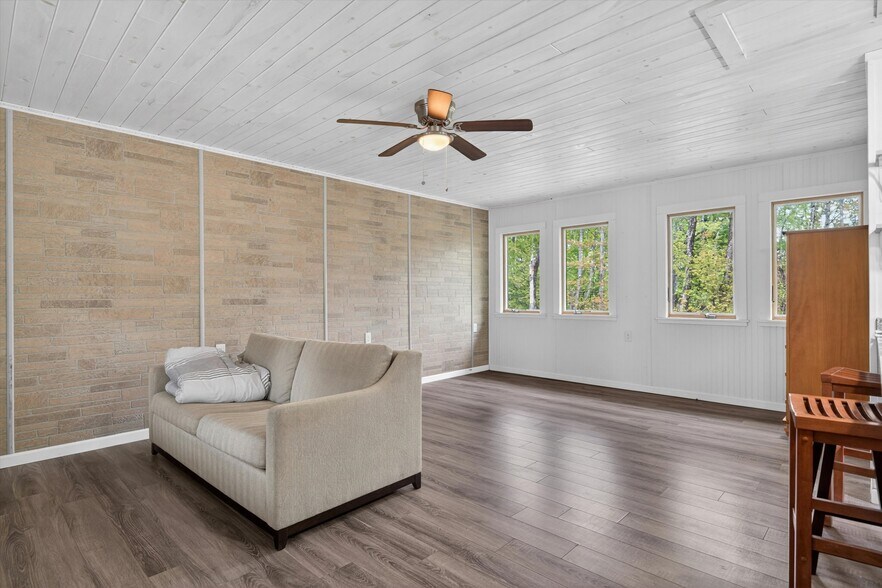 More Photos Of 48 - 50 Horseshoe Lake, Kauneonga Lake Apartments For Sale