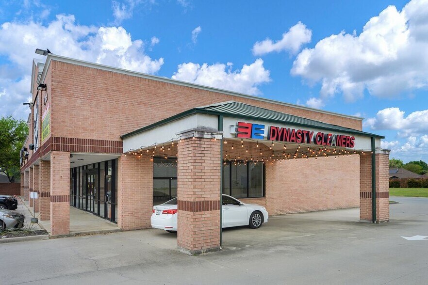 More Photos Of 3039 Old Denton Rd, Carrollton Restaurant For Lease