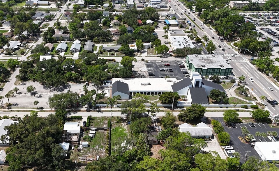 Primary Photo Of 2635 Cleveland Ave, Fort Myers Serviced Offices For Lease