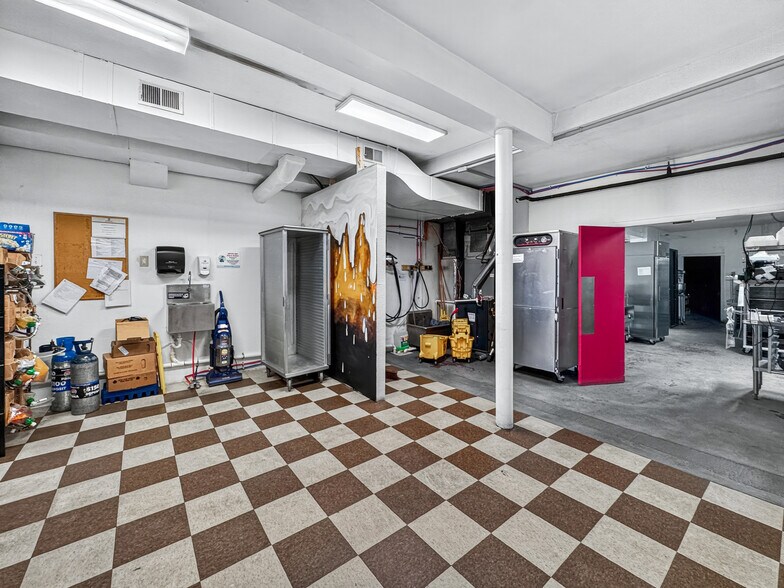 More Photos Of 2206 7th Ave, Altoona Restaurant For Sale