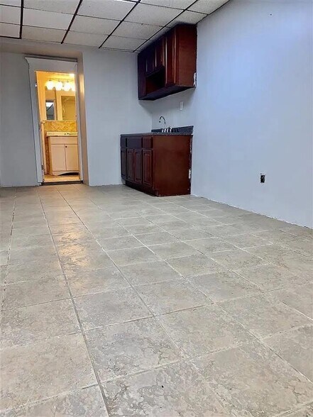 More Photos Of 500 KENNEDY Blvd, Bayonne Office Residential For Lease