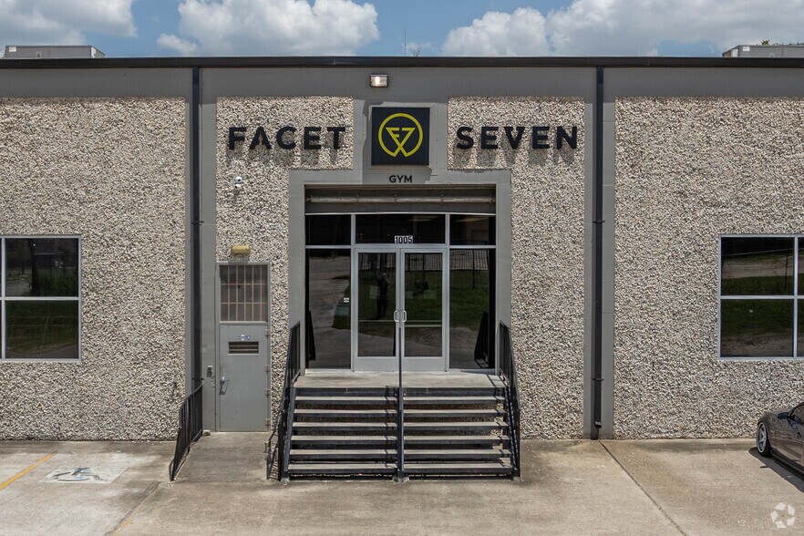 More Photos Of 1005 Ennis St, Houston Showroom For Lease