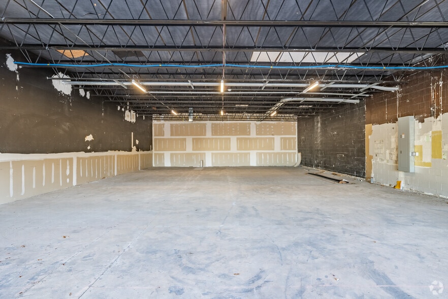 More Photos Of 7326 Broad St, Brooksville Freestanding For Lease