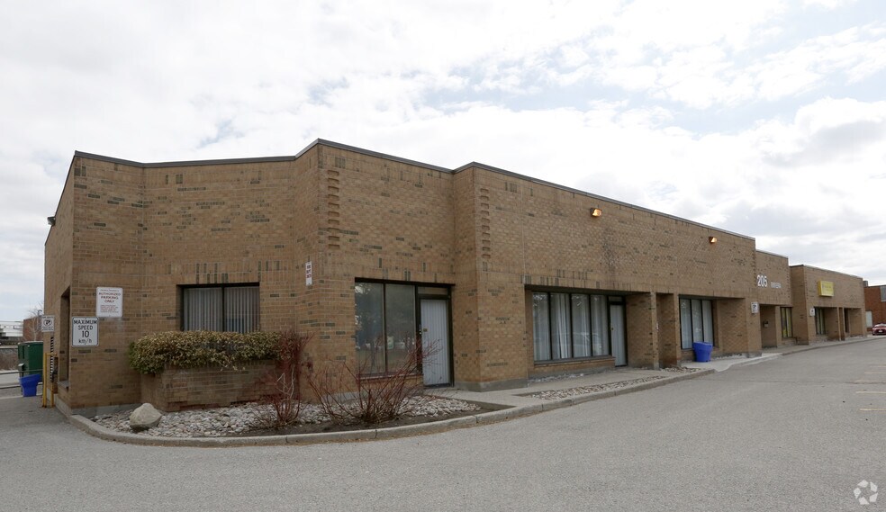 More Photos Of 205 Riviera Dr, Markham Service For Lease