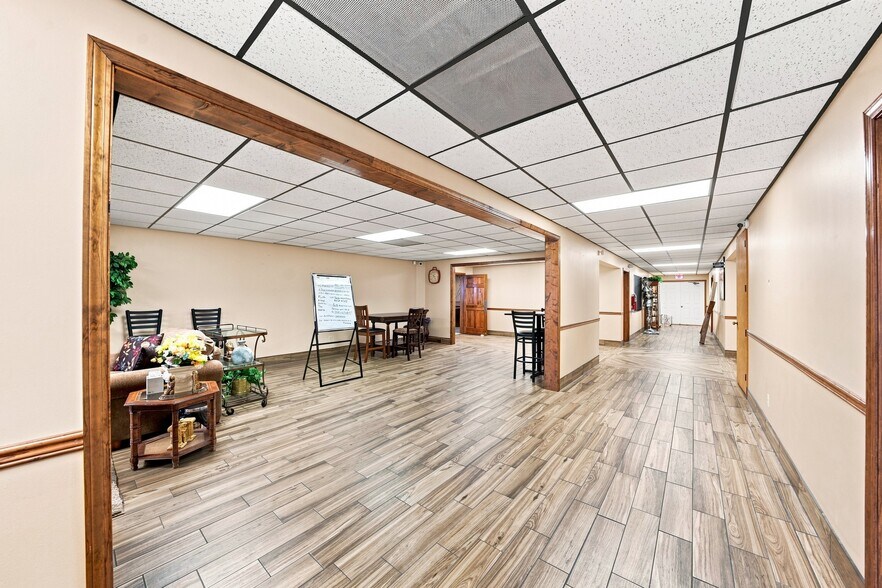 More Photos Of 951 S Kingshighway St, Sikeston Office For Sale