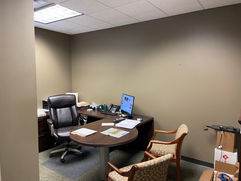 More Photos Of 256 Seaboard Ln, Franklin Medical For Sale