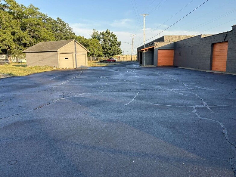 More Photos Of 2517 6th St, Muskegon Warehouse For Lease