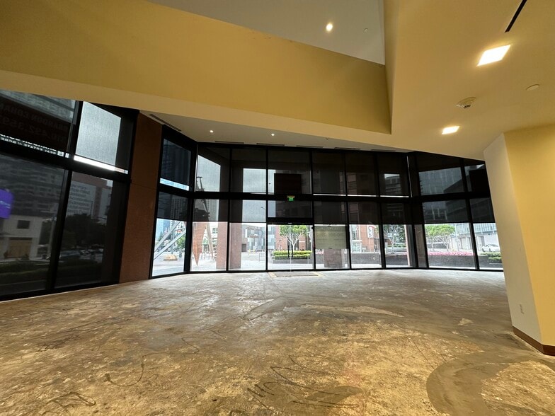 More Photos Of 888 S Figueroa St, Los Angeles Office For Lease