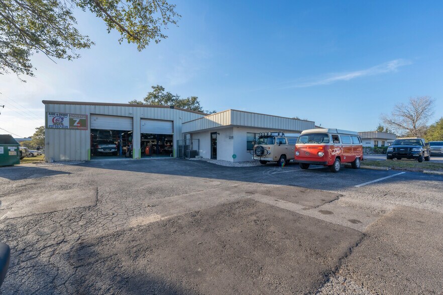 More Photos Of 2311 Whitfield Industrial Way, Sarasota Warehouse For Sale