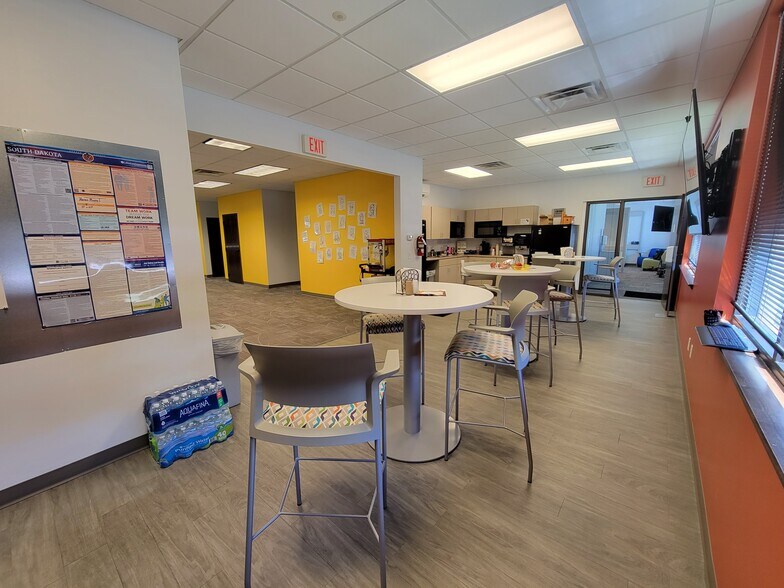 More Photos Of 5120 S Solberg Ave, Sioux Falls Office For Sale