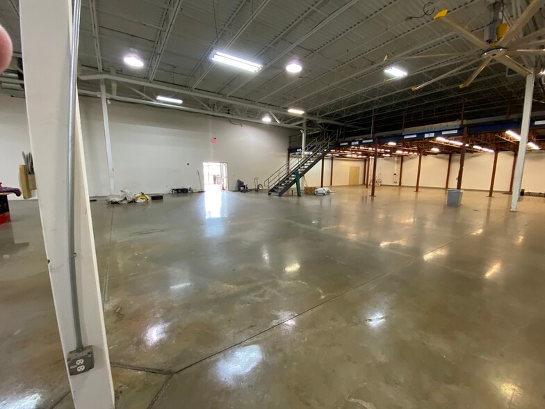 More Photos Of 21600 Miles Rd, North Randall Flex For Lease