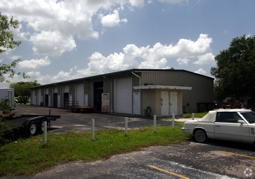 More Photos Of 4253 Derek Way, Sarasota Warehouse For Lease
