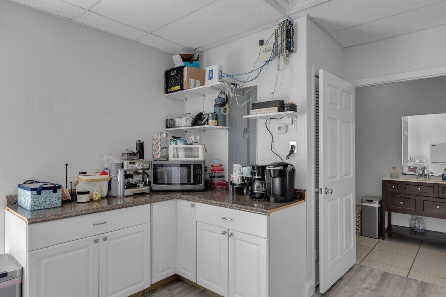 More Photos Of 3718 N Roosevelt Blvd, Key West Medical For Sale