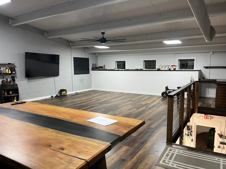 More Photos Of 18948 Tamiami Trl, Fort Myers Self Storage For Sale