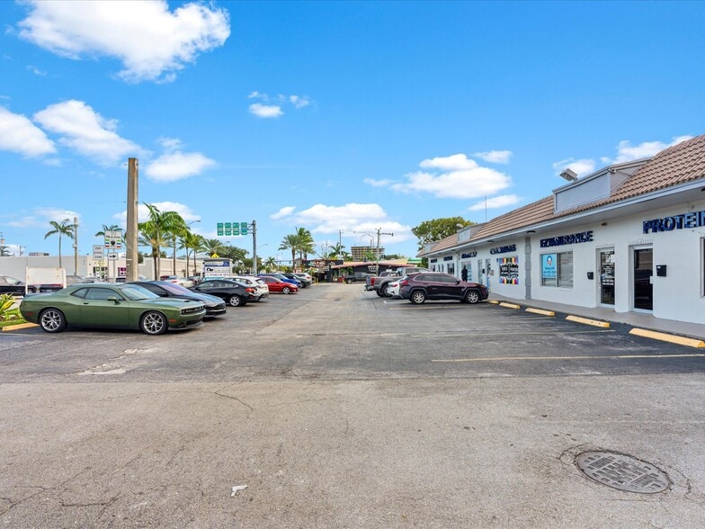 More Photos Of 1410-1420 S Federal Hwy, Dania Beach Unknown For Lease